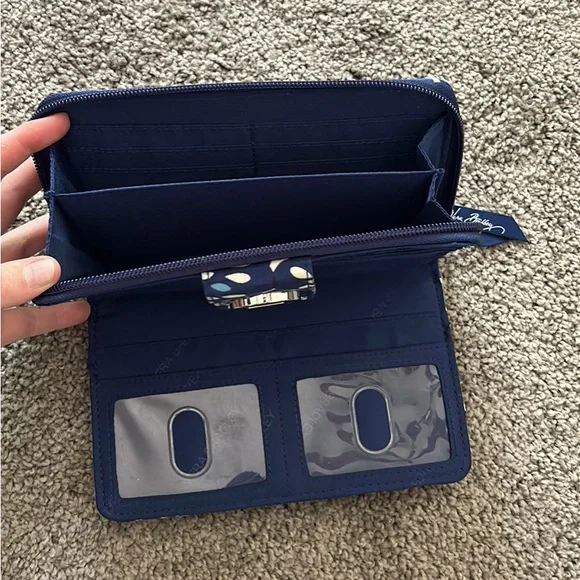 Vera Bradley wallet. - Picture 4 of 4